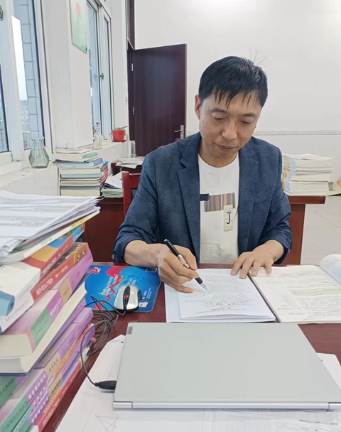 政治组 鞠华.jpg 政治组 鞠华.jpg