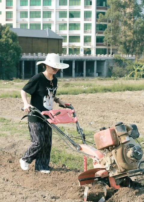 高一9-照片-3.jpg 高一9-照片-3.jpg