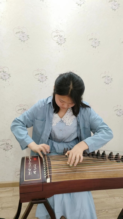 芮欣悦.jpg 芮欣悦.jpg