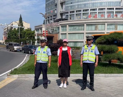 交警高二3-图片.jpg 交警高二3-图片.jpg