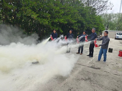 校领导演习1.jpg 校领导演习1.jpg