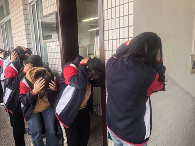 逃生1.jpg 逃生1.jpg